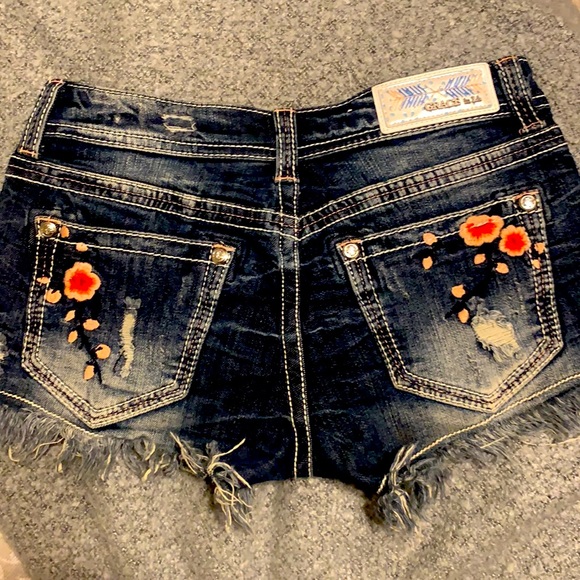 Grace in LA shorts - Picture 2 of 2